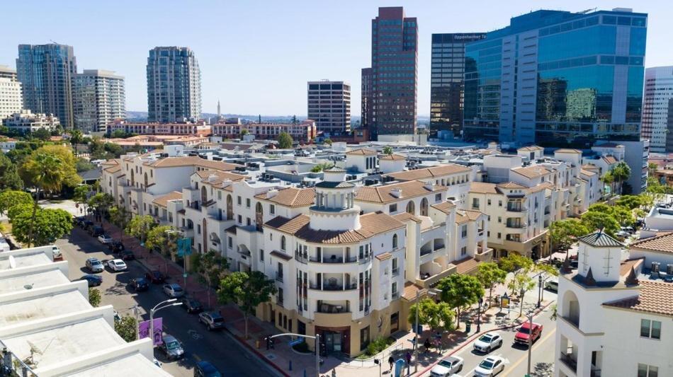 Sexy One Bedroom - Pool View & Parking Los Angeles